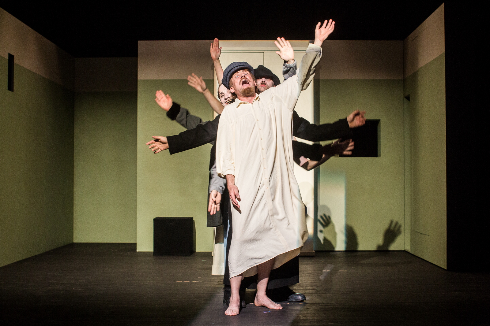 Skats no JRT izrādes "Pēdējā Ļeņina eglīte" (2017, rež. Uldis Tīrons) // Foto – Jānis Deinats