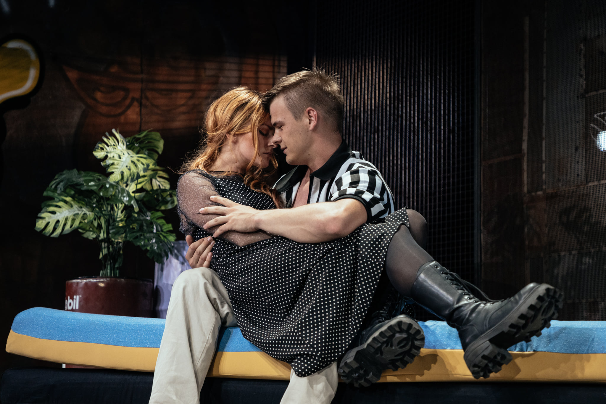 Skats no Liepājas Universitātes t.s. Liepājas teātra aktierkursa diplomdarba izrādes "Diagnoze-jaunība" (LT, 2021, rež. Māra Ķimele) // Foto – Justīne Grinberga