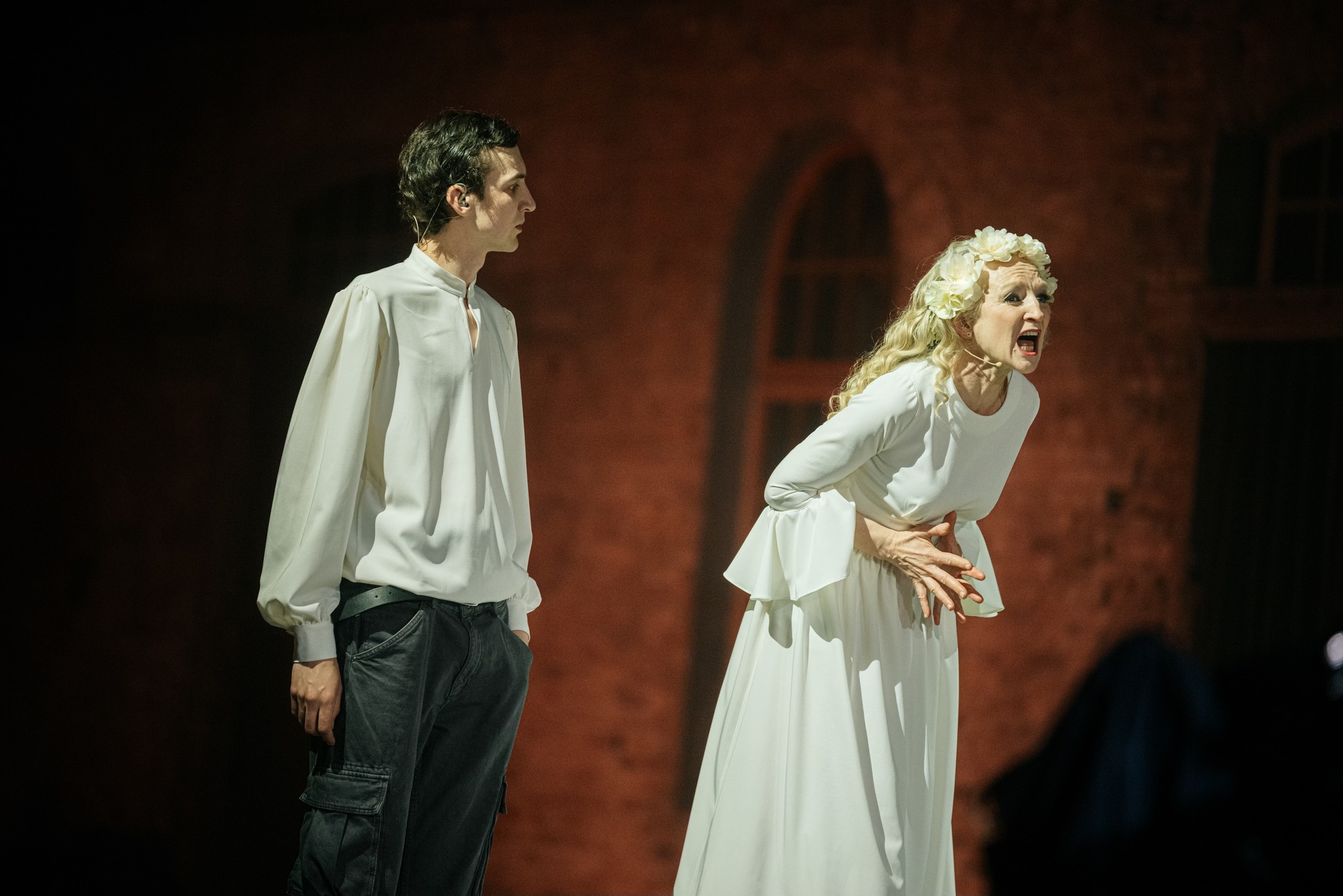 Gerds Lapoška un Guna Zariņa muzikālajā izrādē "Nazis sirdī iestrēdzis" "Hanzas peronā" // Foto – Aivars Ivbulis