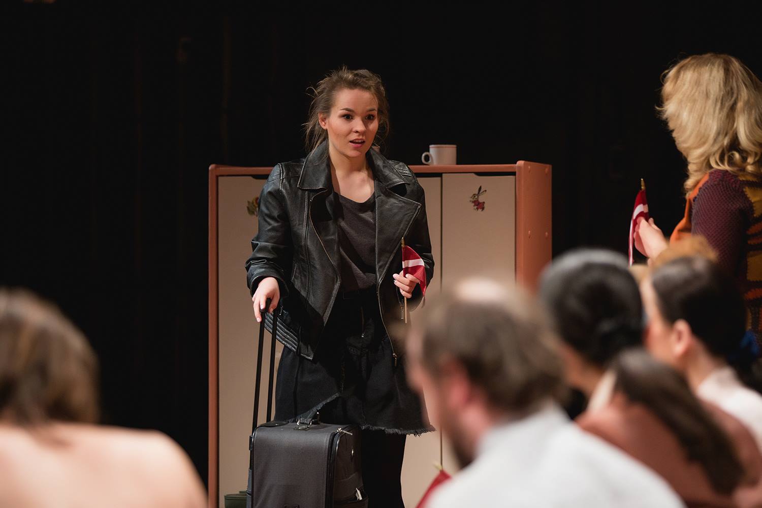 Skats no izrādes "Lutišķi. Simtgade". Centrā: Inese – Zanda Mankopa // Foto – Džeina Saulīte