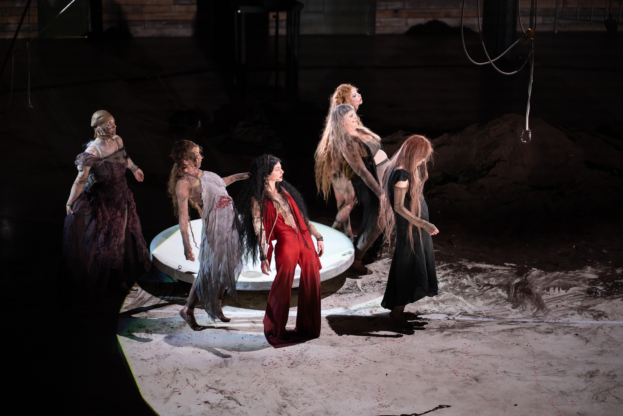 Skats no fonda "Initium" producētās izrādes “Malleus maleficarum. Jaunais līgums” // Publicitātes foto