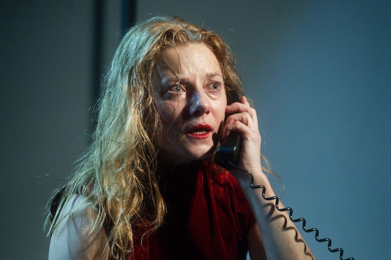 Skats no Oskara Koršunova teātra/ Viļņas Pilsētas teātra izrādes "Māte" (rež. Kirils Glušajevs) // Foto – Dmitrijus Matvejevas