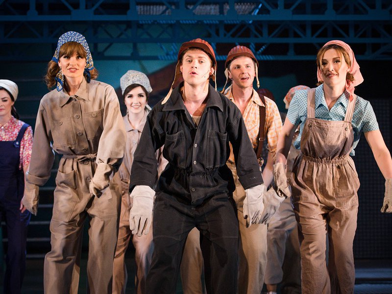 Skats no izrādes "Man 30 gadu" (NT, rež. Ināra Slucka) // Foto – Kristaps Kalns