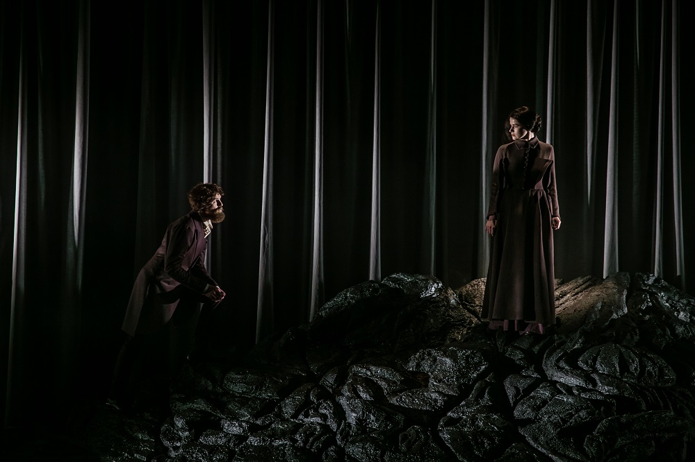 Misters Ročesters – Ivo Martinsons, Džeina Eira – Inga Apine // Foto – Matīss Markovskis