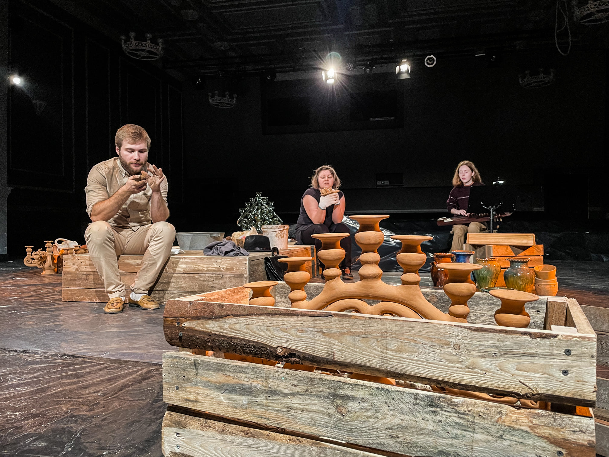 Skats no izrādes "Muols" // Foto – Edīte Husare