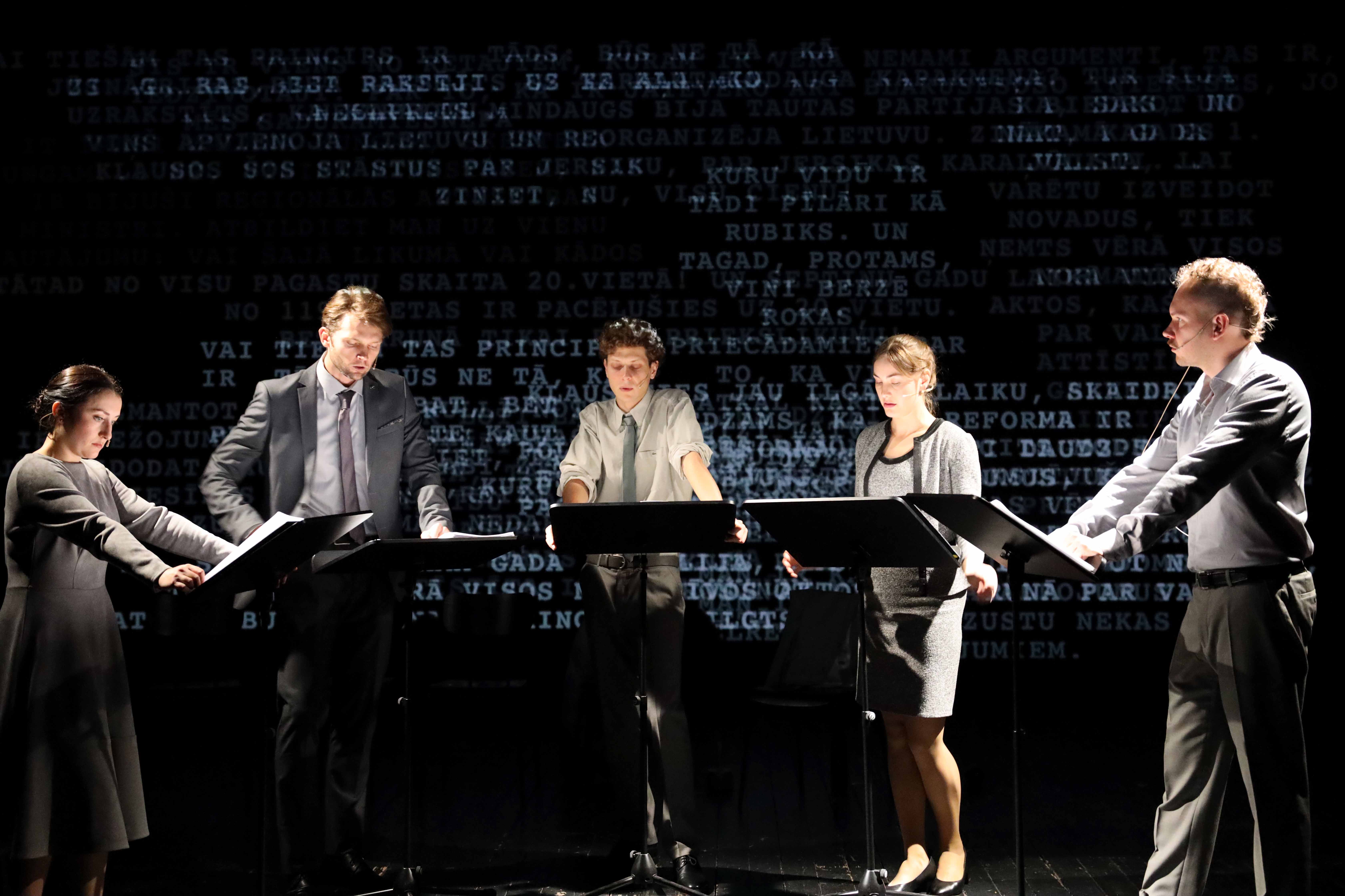 Skats no ĢIT izrādes "Nasing spešal" (2021) // Foto – Evija Sedola
