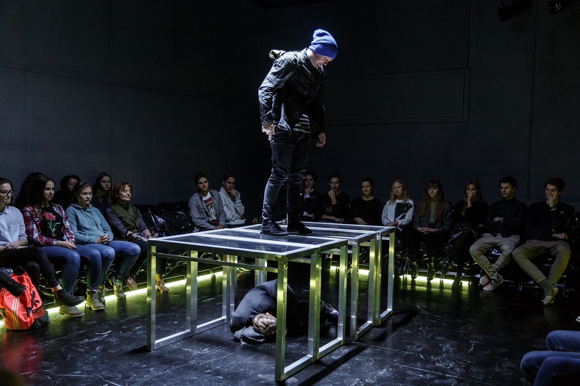 Skats no VDT izrādes "Nekas" (2018, rež. J. Znotiņš) // Foto - Matīss Markovskis