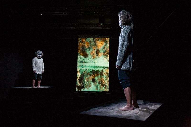 Skats no izrādes “Nēmiz pǟl!” // Publicitātes foto