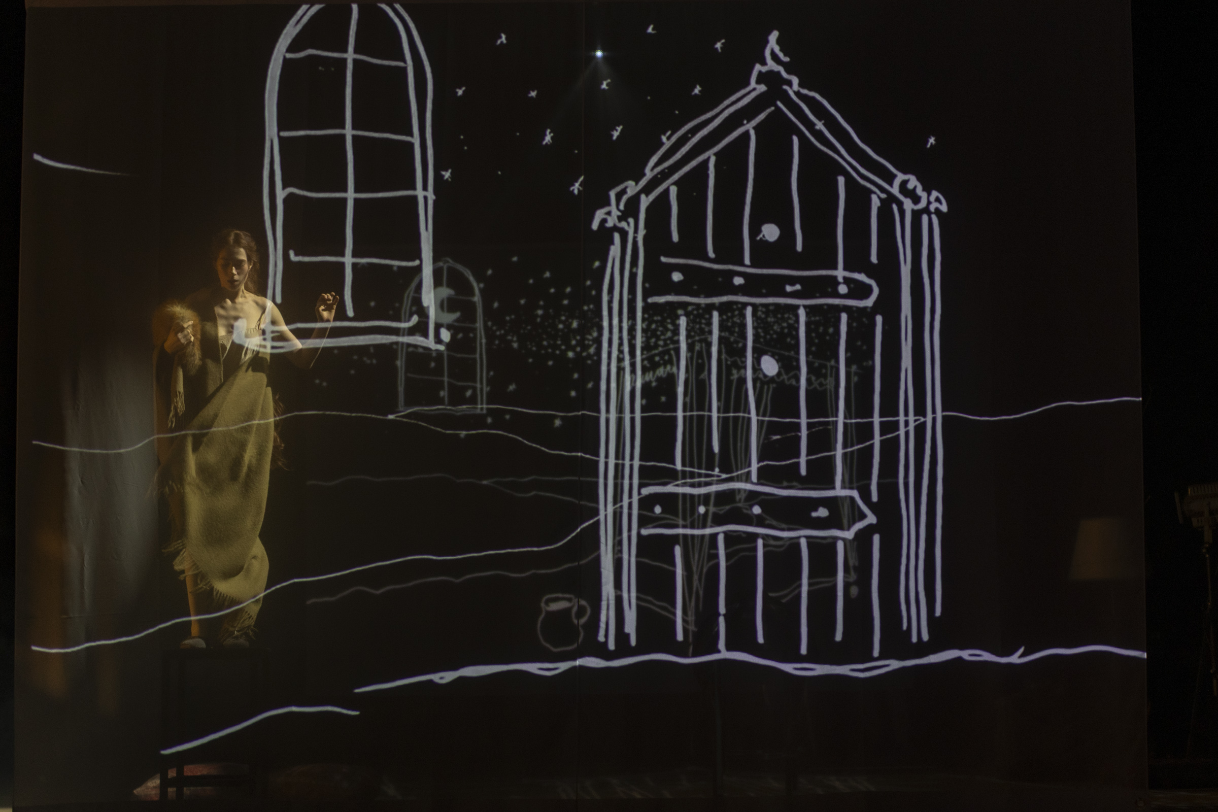 Skats no Jaunā Rīgas teātra izrādes "Stāsts par Parsifalu" (video. māksl.-8) // Foto – Jānis Deinats