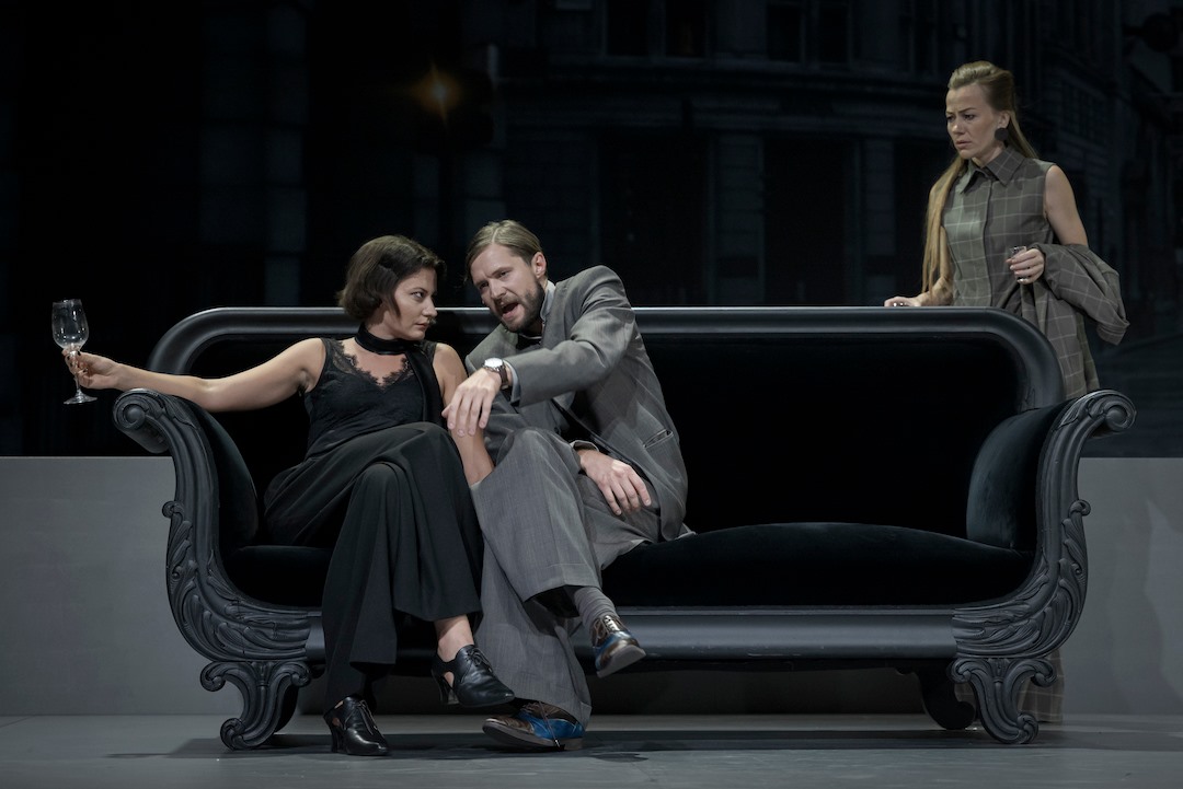 Skats no DT izrādes "Piekrišana" (2021, rež. L. Groza) // Foto – Mārtiņš Vilkārsis