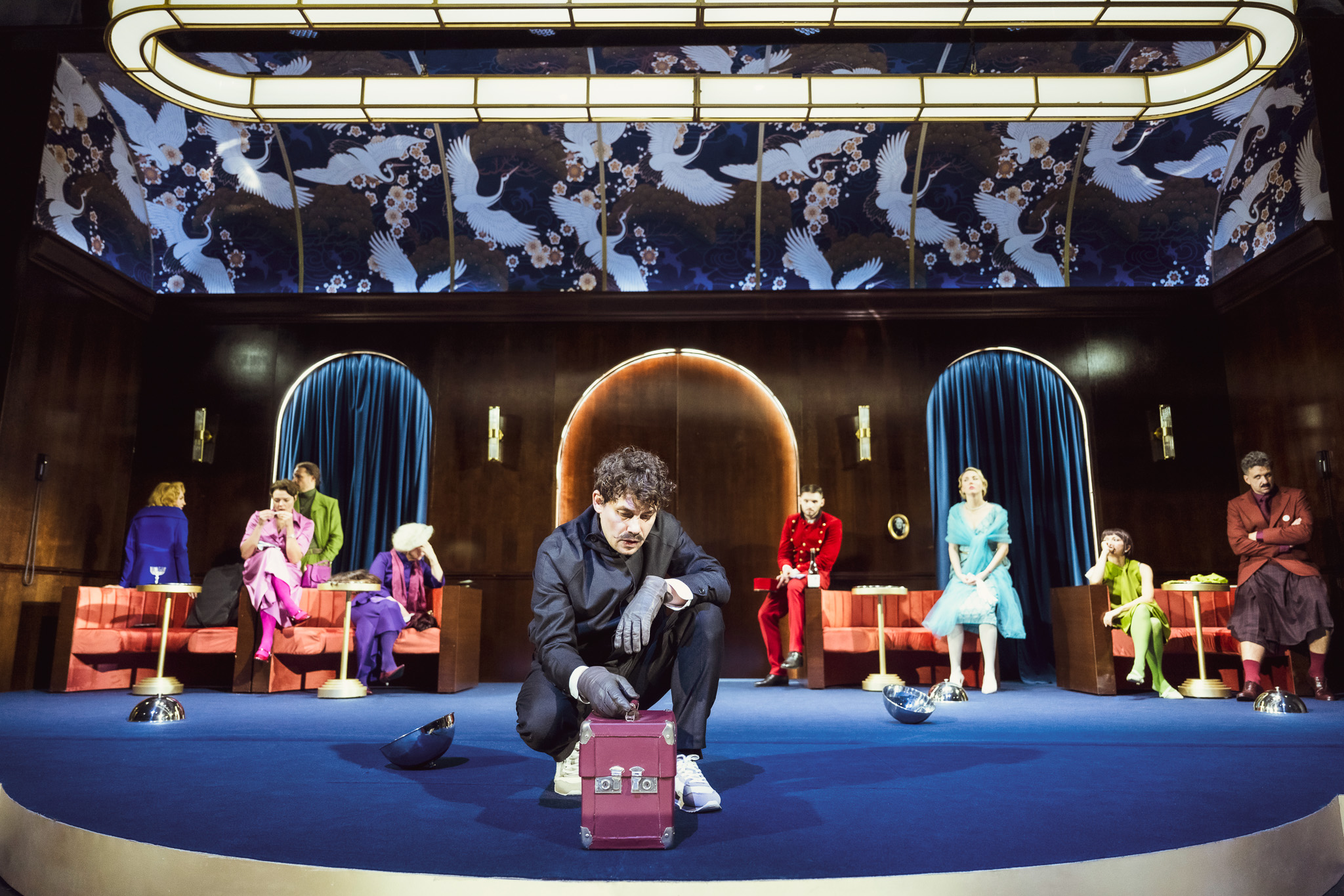 Skats no izrādes "Slepkavība Austrumu ekspresī" // Foto – Kristaps Kalns