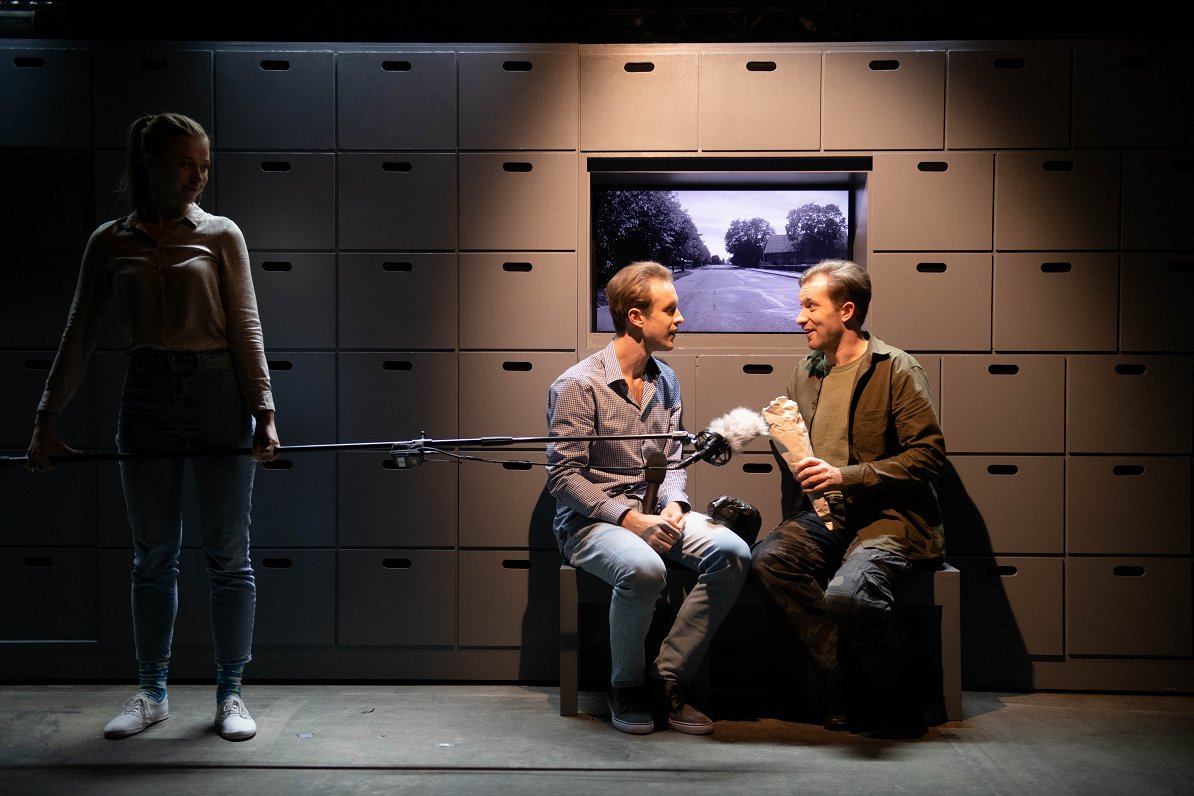 Skats no LNT izrādes "Puika, kurš redzēja tumsā" (2019, rež. Valters Sīlis) // Publicitātes foto