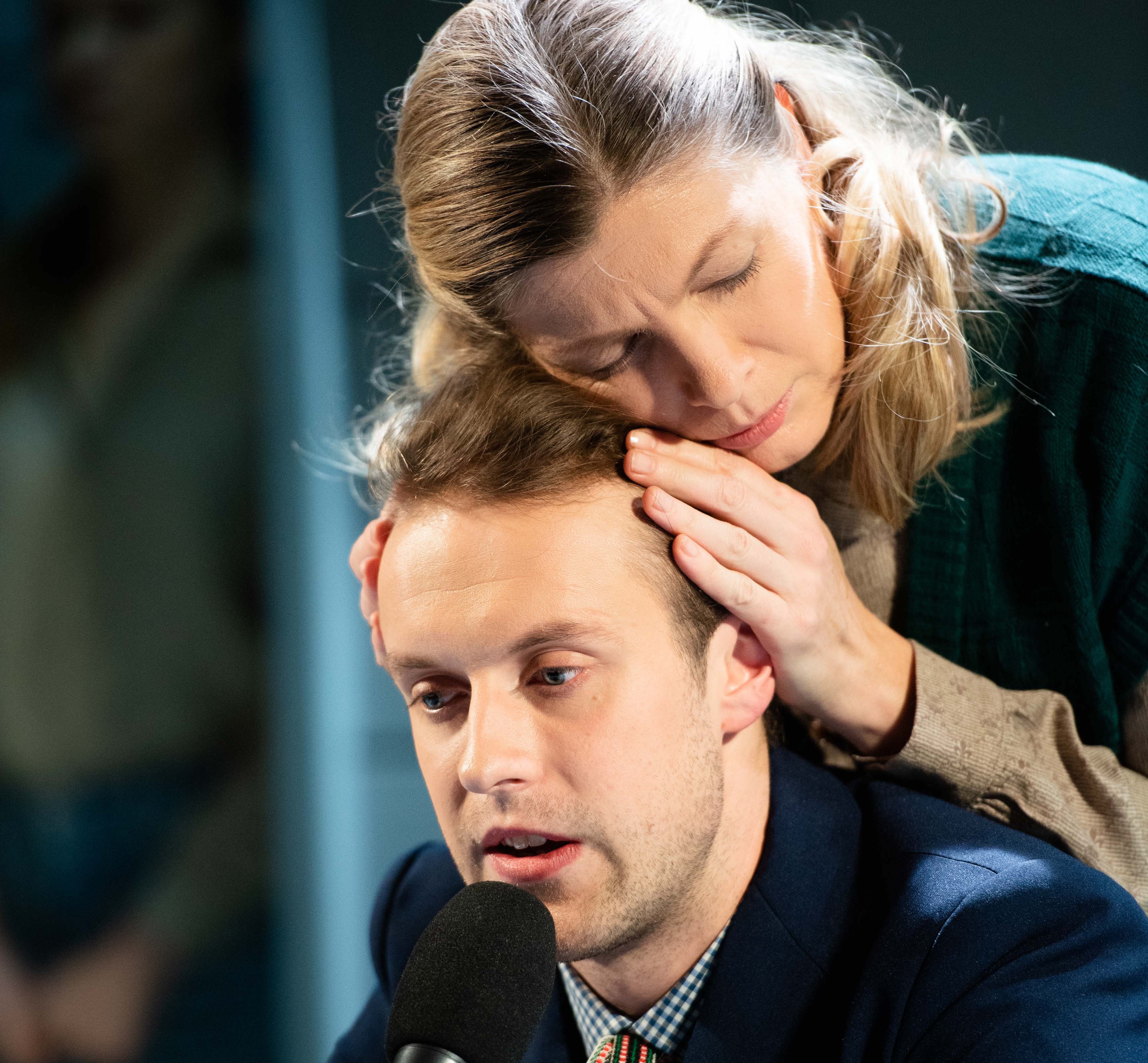 Daiga Gaismiņa un Kārlis Reijers LNT izrādē "Puika, kurš redzēja tumsā" (2020, rež. Valters Sīlis) // Foto - Kristaps Kalns