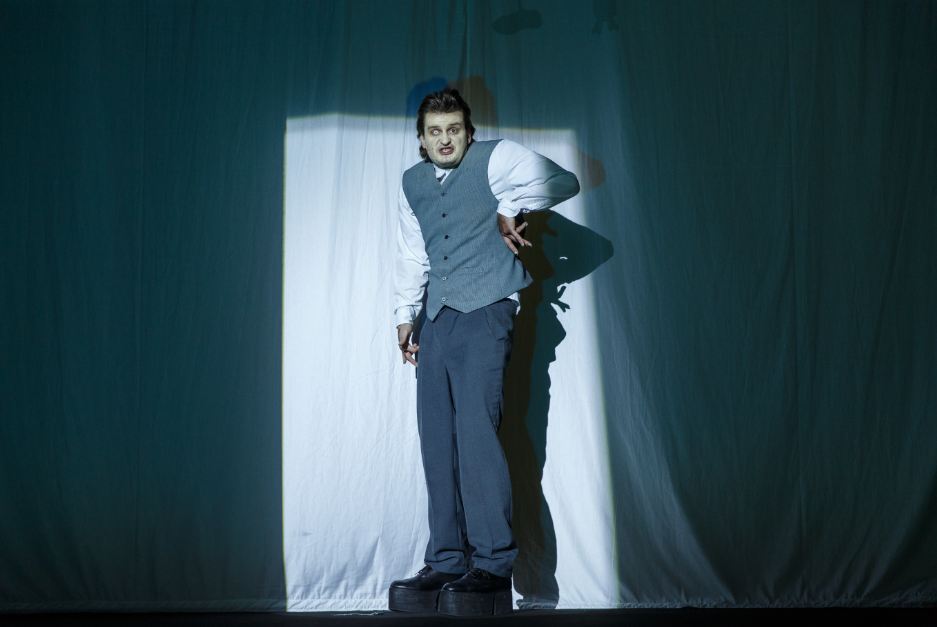 Skats no izrādes "Puscilvēki" // Foto – Matīss Markovskis