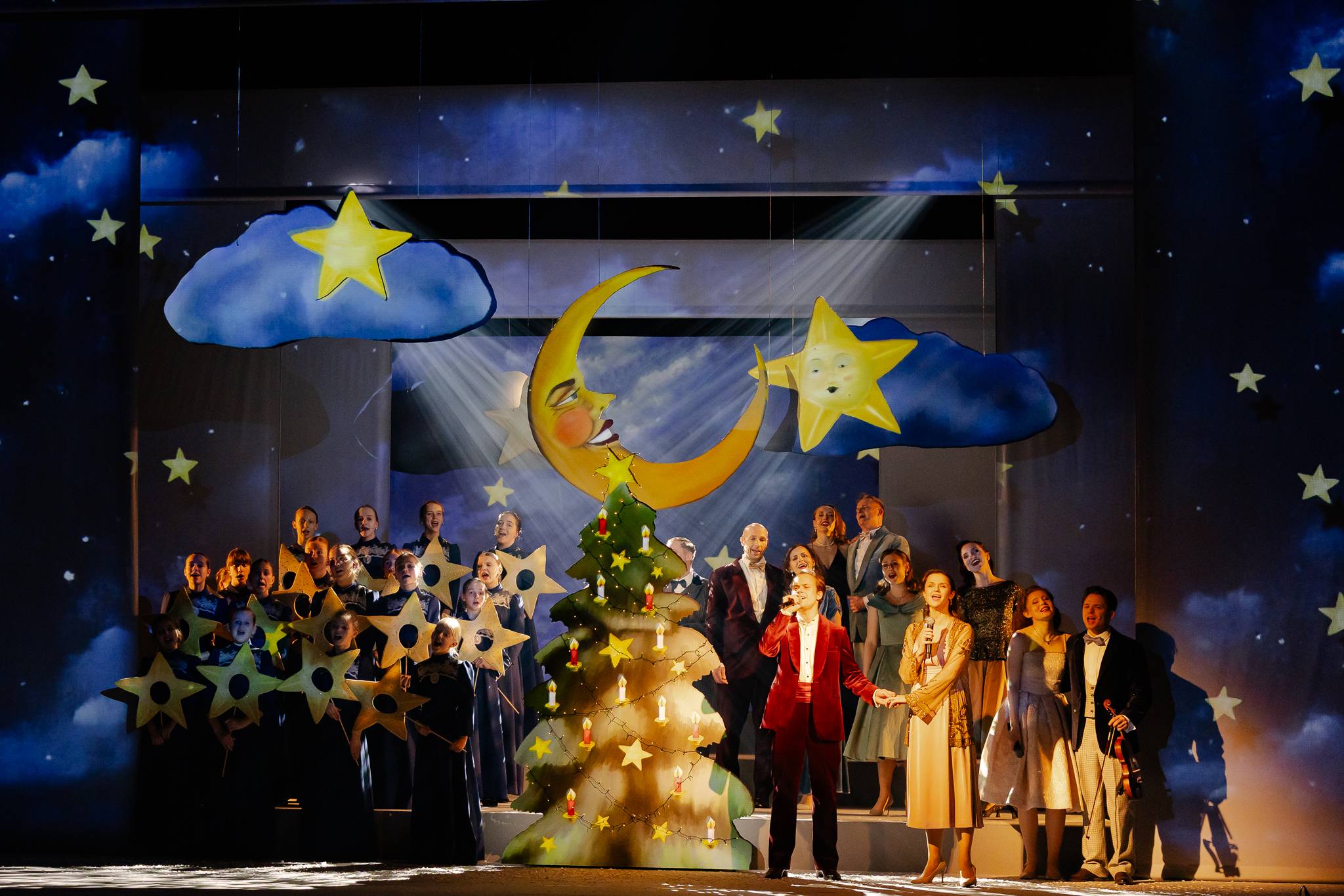 Skats no Latvijas Nacionālā teātra koncertuzveduma “Pastkartes Ziemassvētkos” (rež. Paula Pļavniece) // Foto – Agnese Zeltiņa