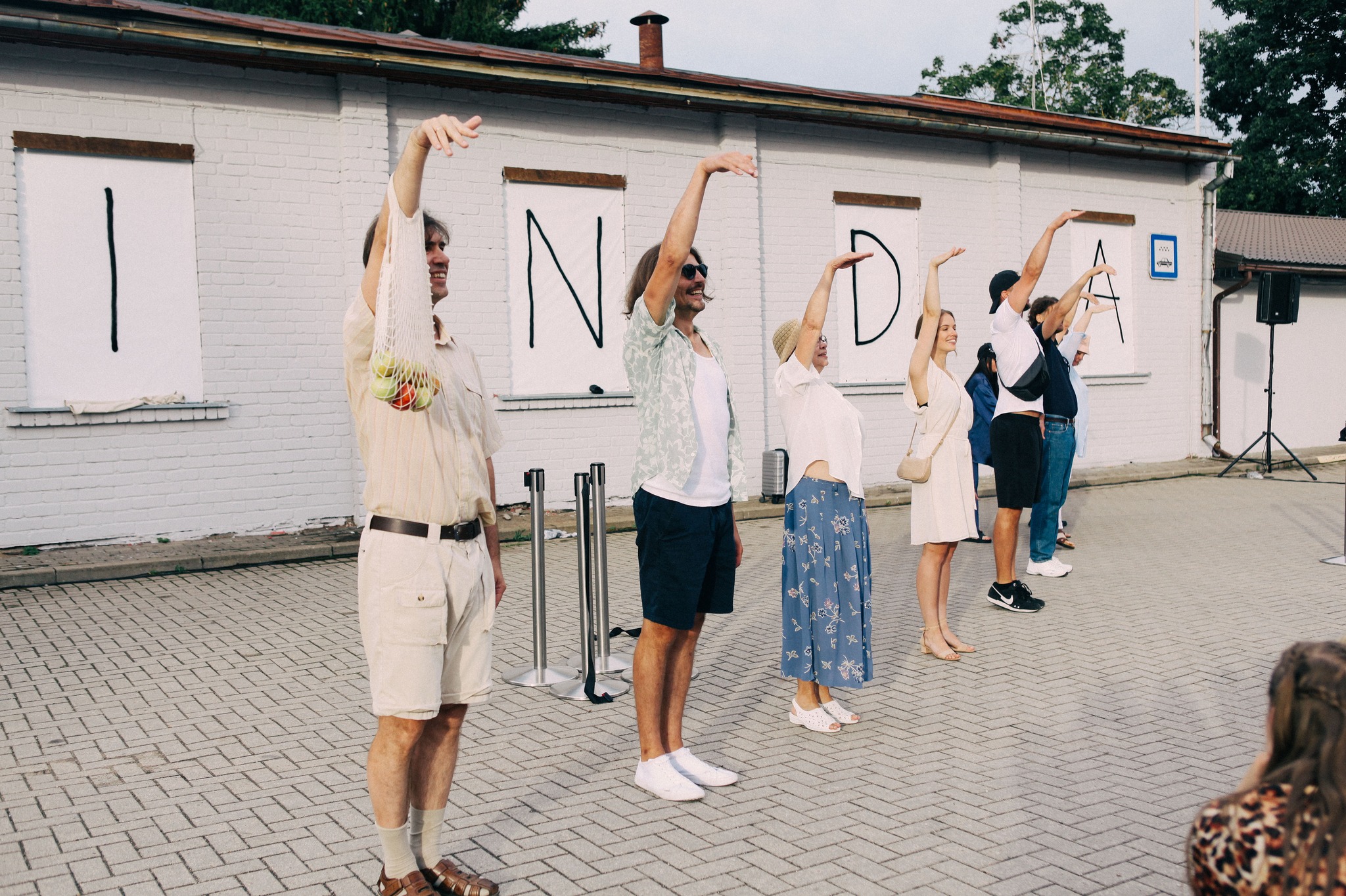 Skats no izrādes "Rinda" (rež. T. Treinis) // Foto – Lita Millere