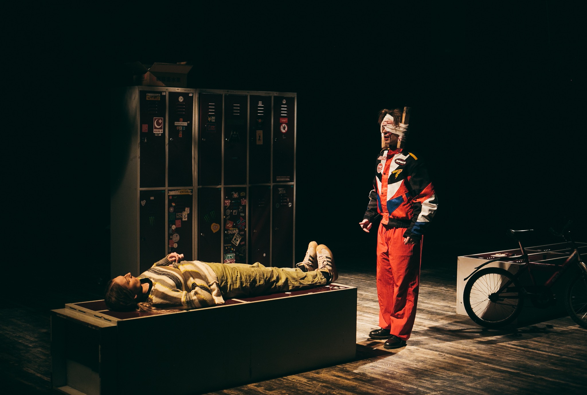 Skats no izrādes "Rotaļlaukuma traumas" // Foto – Jānis Leščinskis