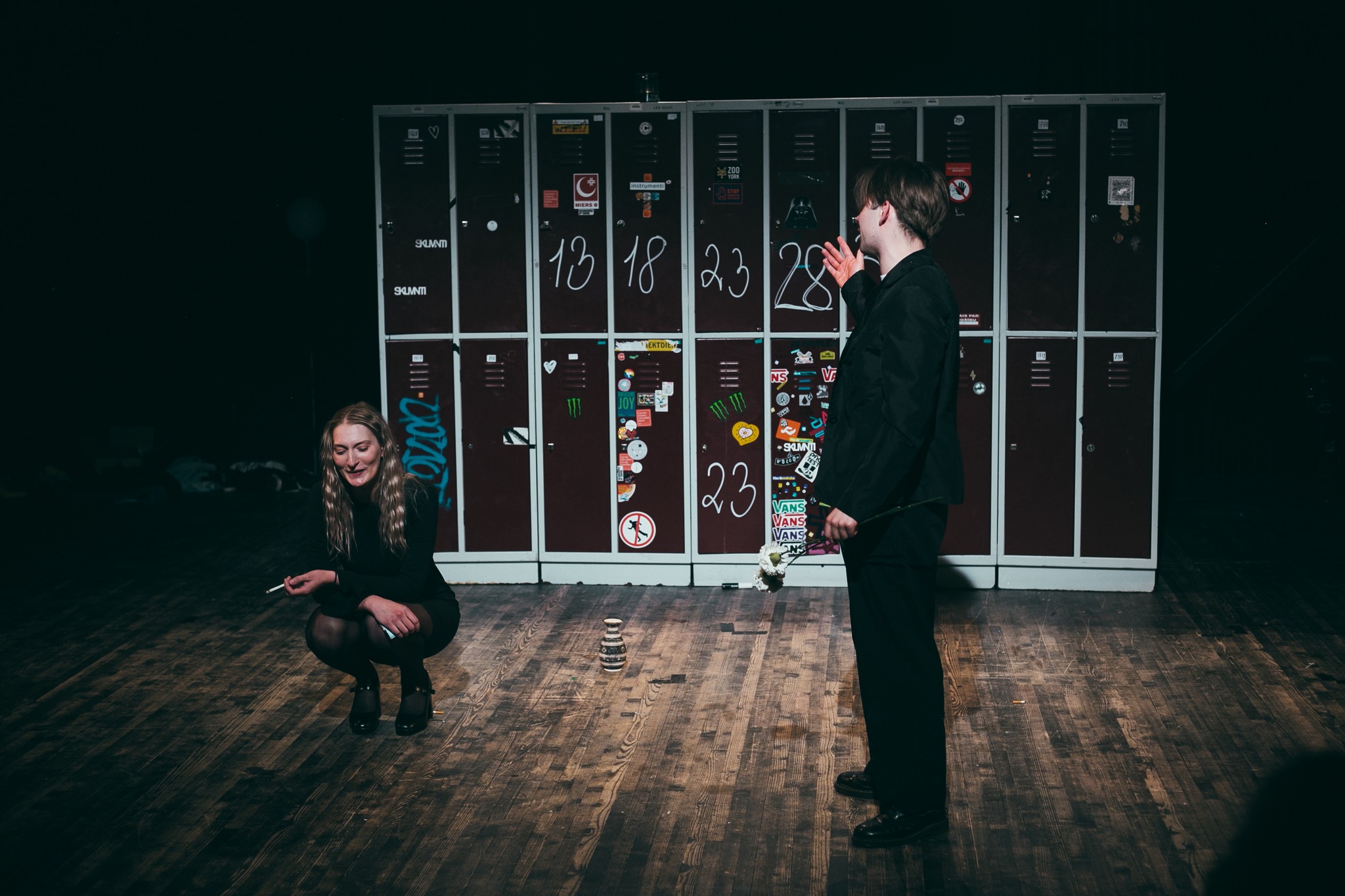 Skats no izrādes "Rotaļlaukuma traumas" // Foto – Jānis Leščinskis