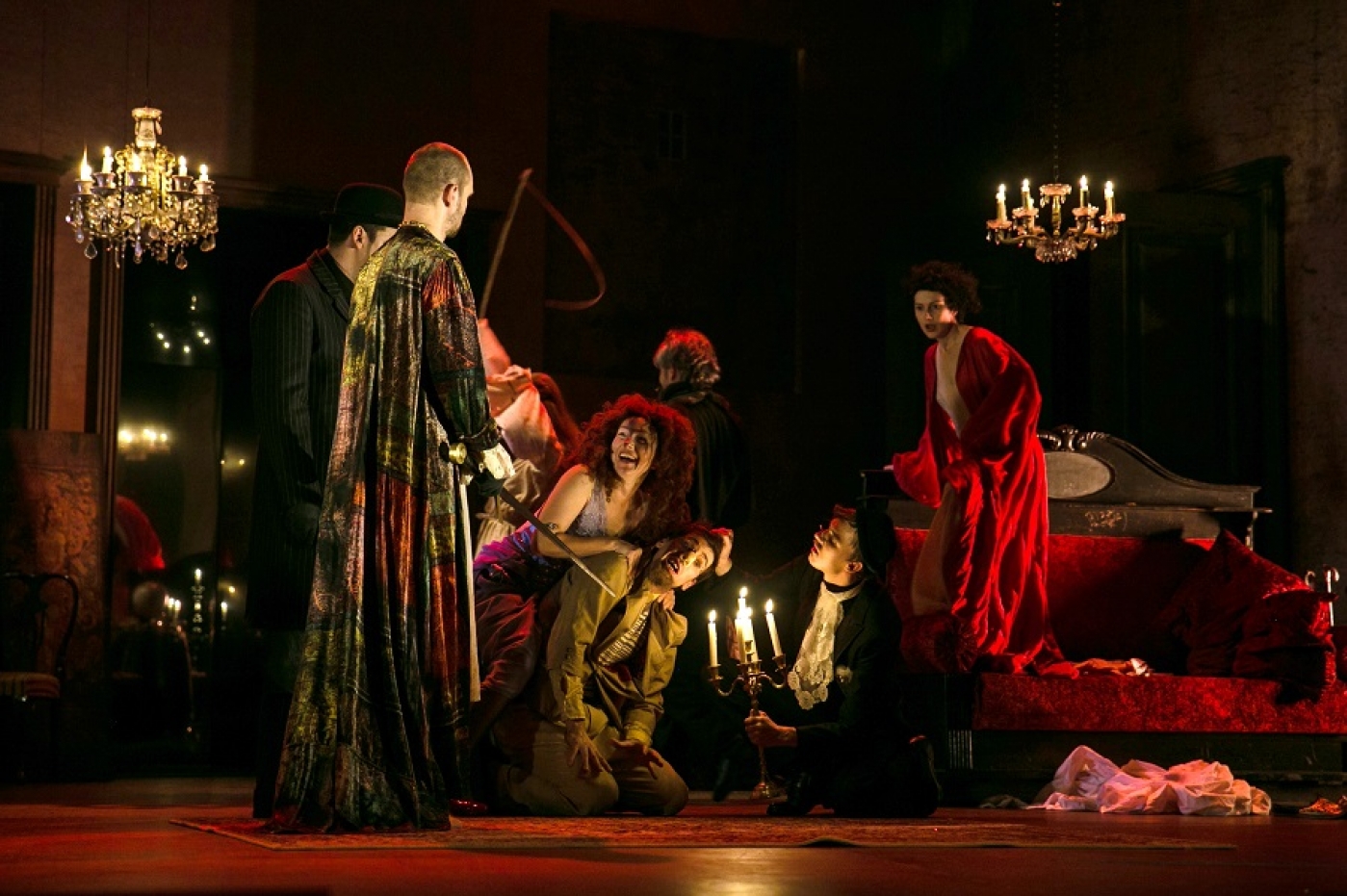 Skats no VDT izrādes "Meistars un Margarita" // Foto – Matīss Markovskis