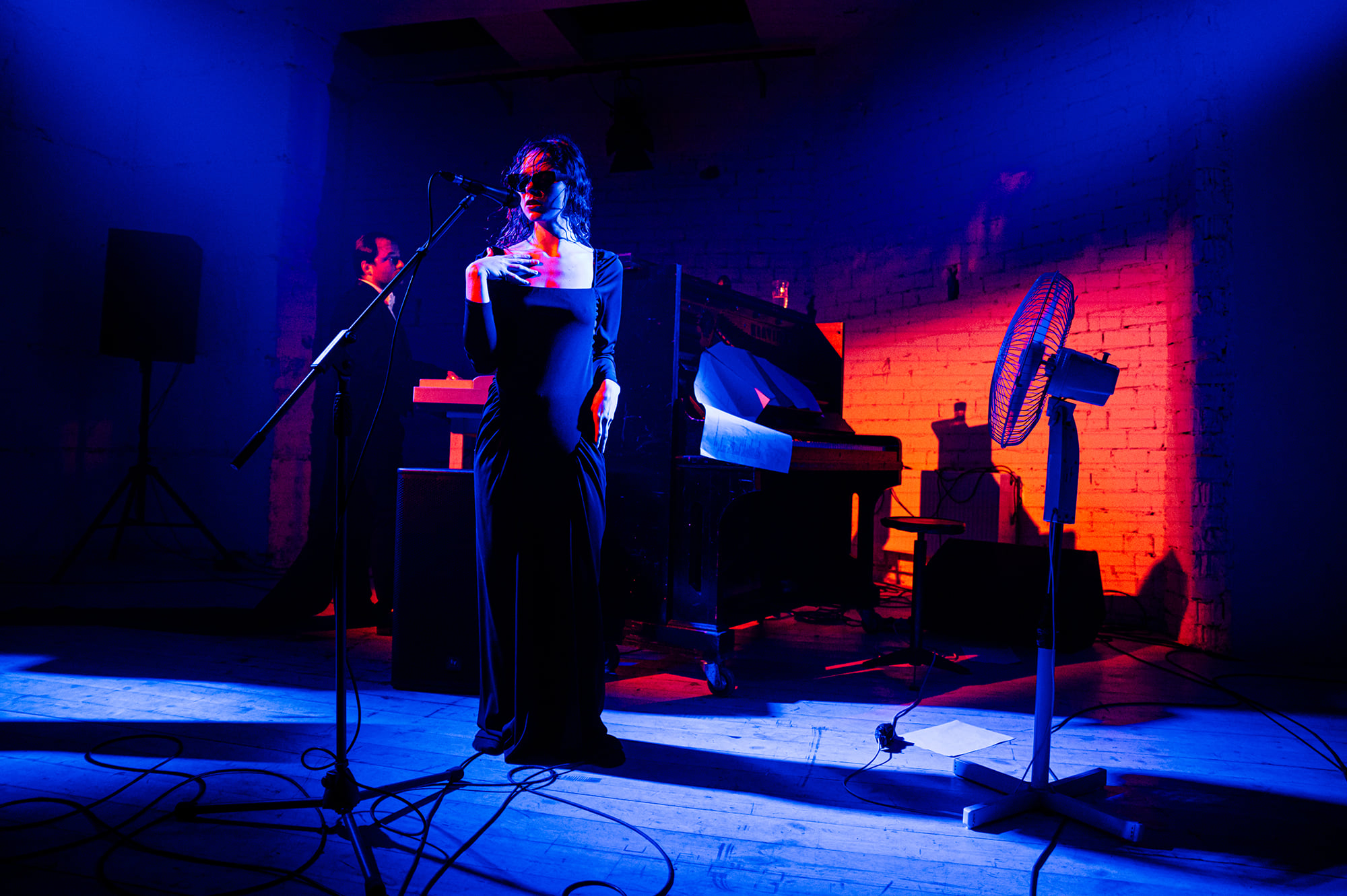 Skats no DDT izrādes "Saule riet austrumos" // Foto – Aivars Ivbulis