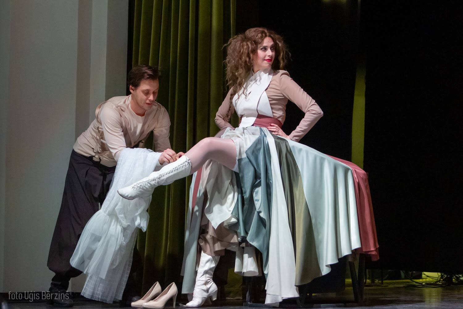 Skats no operetes "SILVA. Čardaša karaliene". Silva – Anta Jankovska // Foto – Uģis Bērziņš