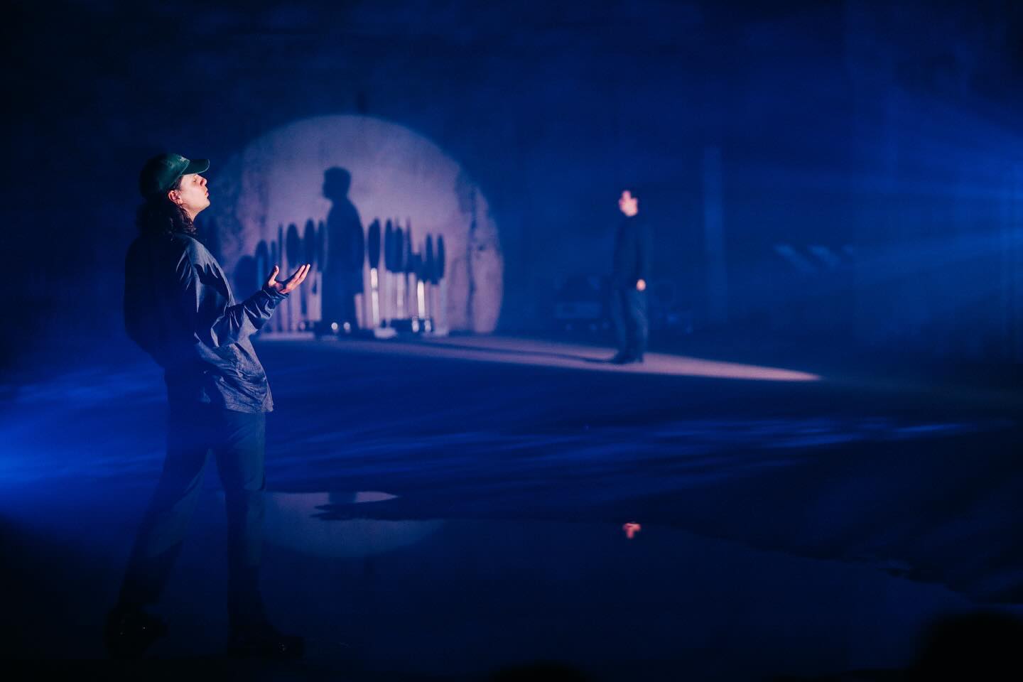 Skats no Valmieras Vasaras teātra festivāla izrādes "Šķirsts" (2024, rež. Matīss Budovskis) // Foto – Lita Millere