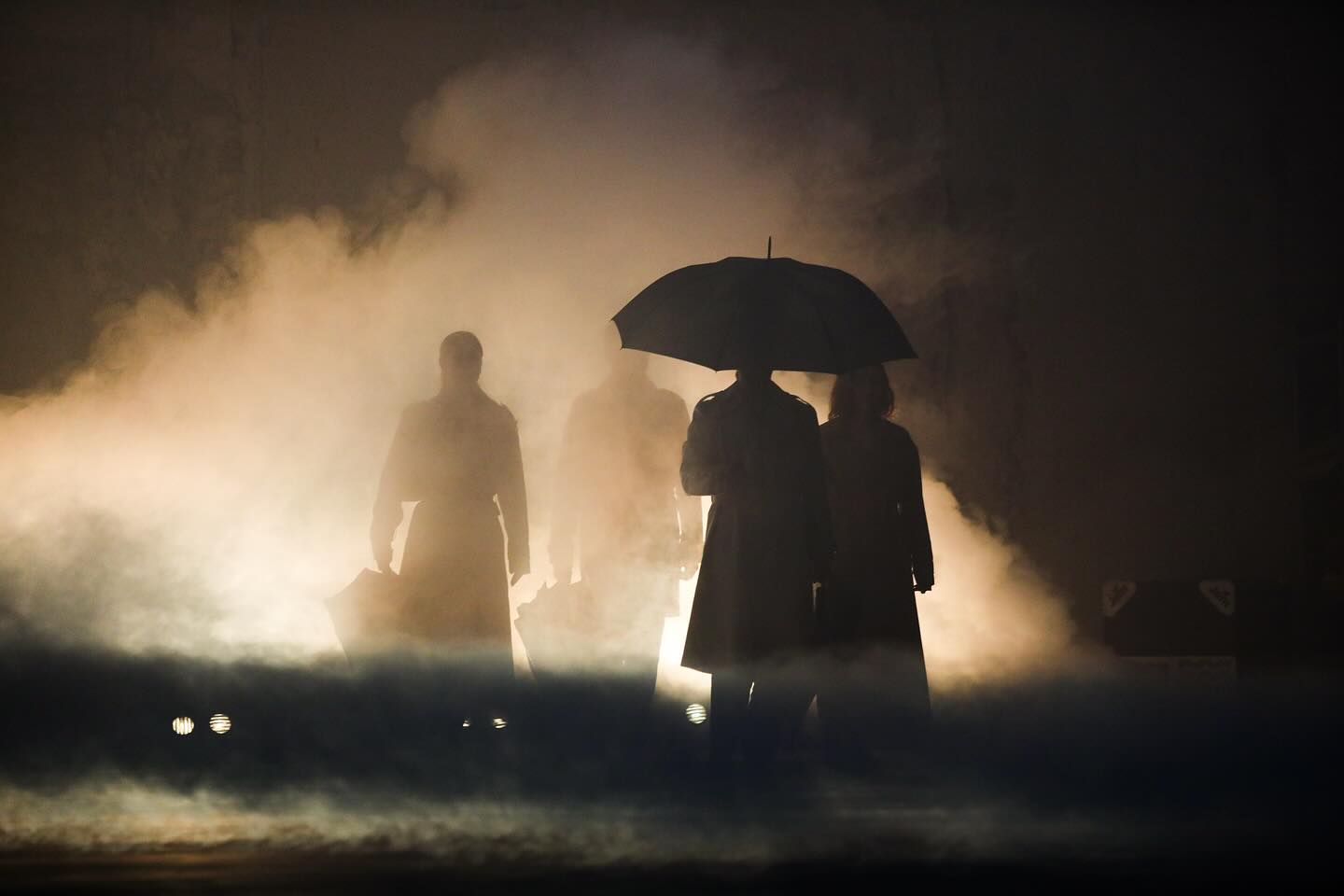 Skats no Valmieras Vasaras teātra festivāla izrādes "Šķirsts (gaismu. māksl. Niks Cipruss) // Publicitātes foto