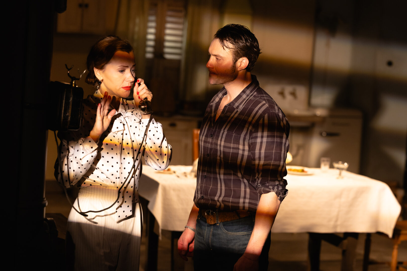 Skats no Latvijas Nacionālā teātra izrādes 'Ilgu tramvajs". Blanša – Maija Doveika, Stenlijs – Jēkabs Reinis // Foto – Agnese Zeltiņa