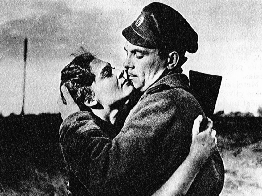 Skats no kinofilmas "Latviešu strēlnieka stāsts" (1958). Eduards Pāvuls – Janka Pipars, Zelma – Rita Meirāne