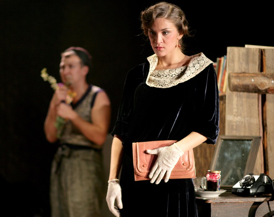 Ilze Ķuzule-Skrastiņa – Dženija izrādē "Tas trakais, trakais Harijs" (2007) // Publicitātes foto