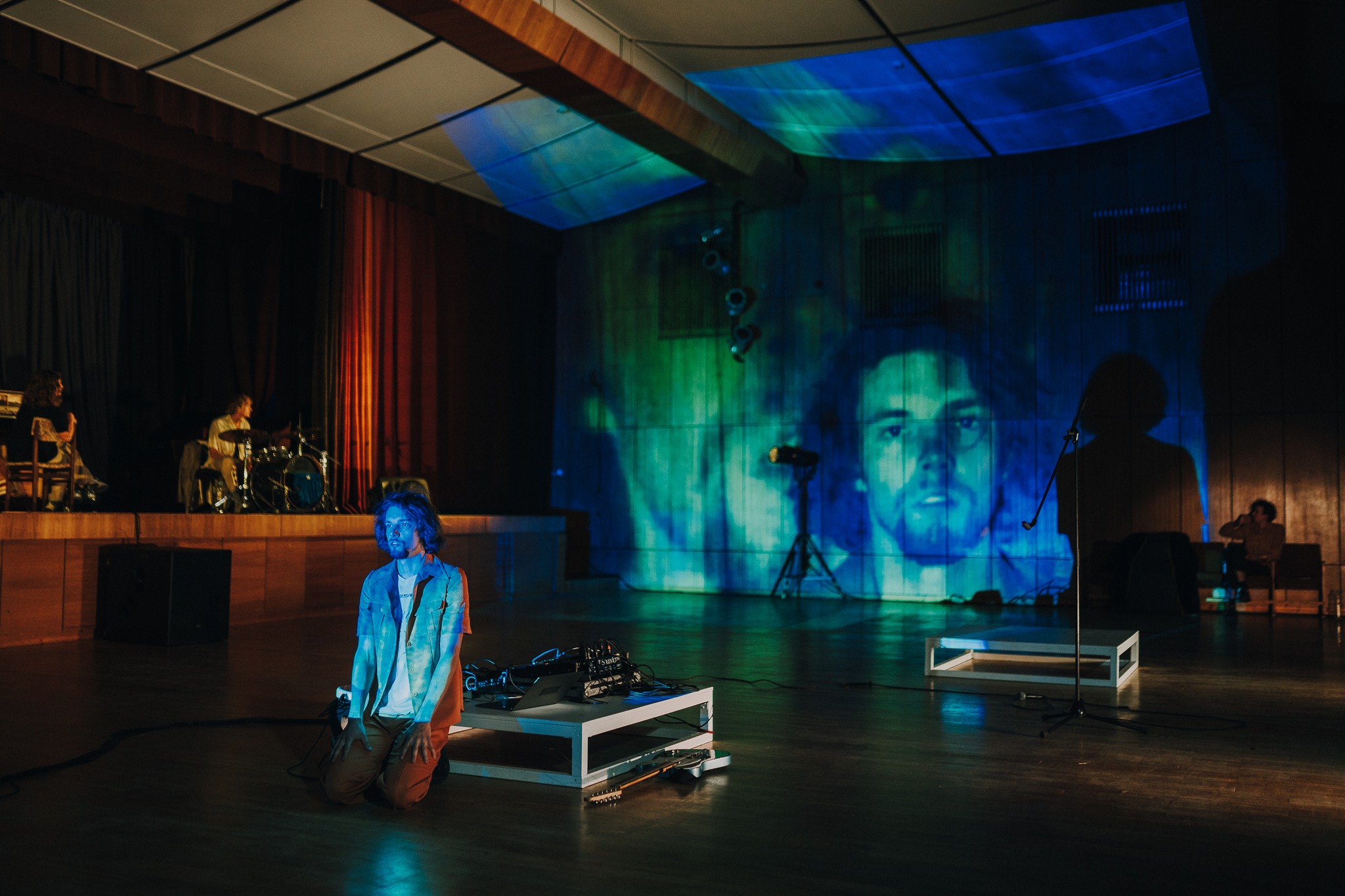 Skats no izrādes "Tuvie tālie" (autori K. Ēcis, E. Dombrovska) // Foto – Roberts Āboltiņš