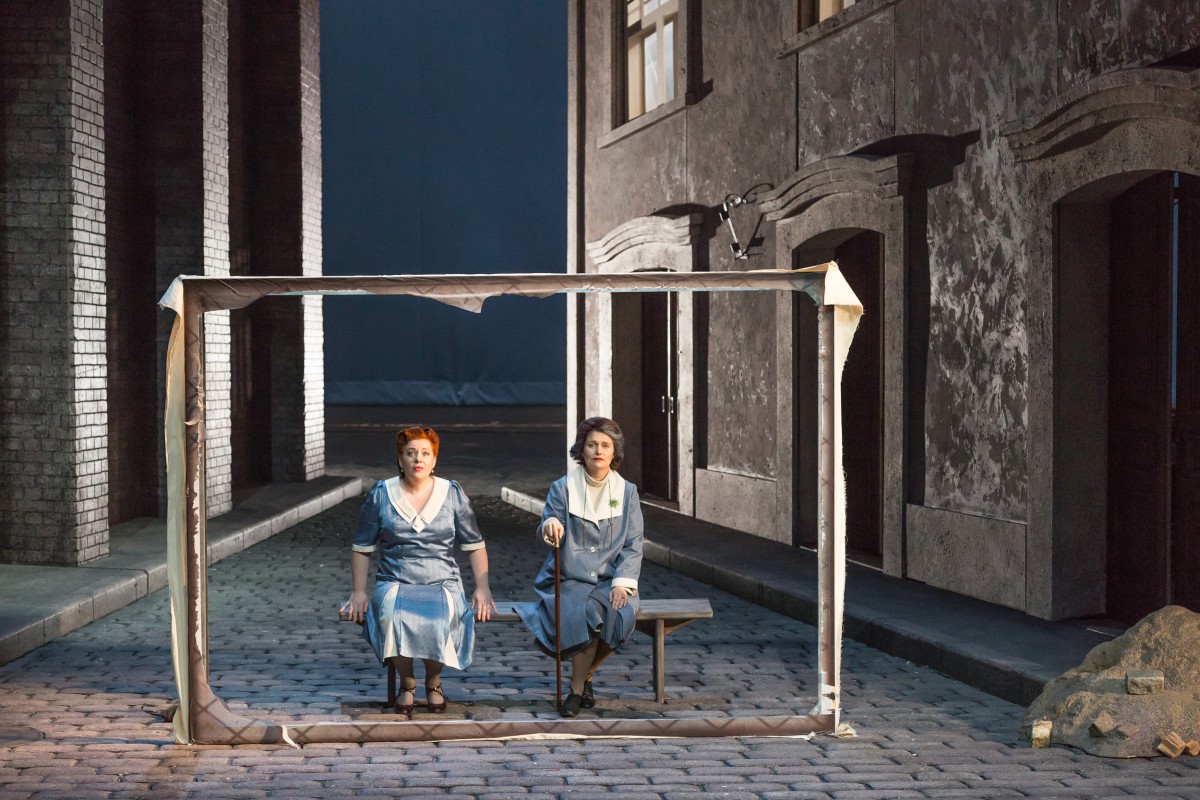 Skats no Artura Maskata operas "Valentīna" izrādes LNOB (2014, rež. Viesturs Kairišs, scen. un kost. māksl. Ieva Jurjāne) // Foto - Gunārs Janaitis