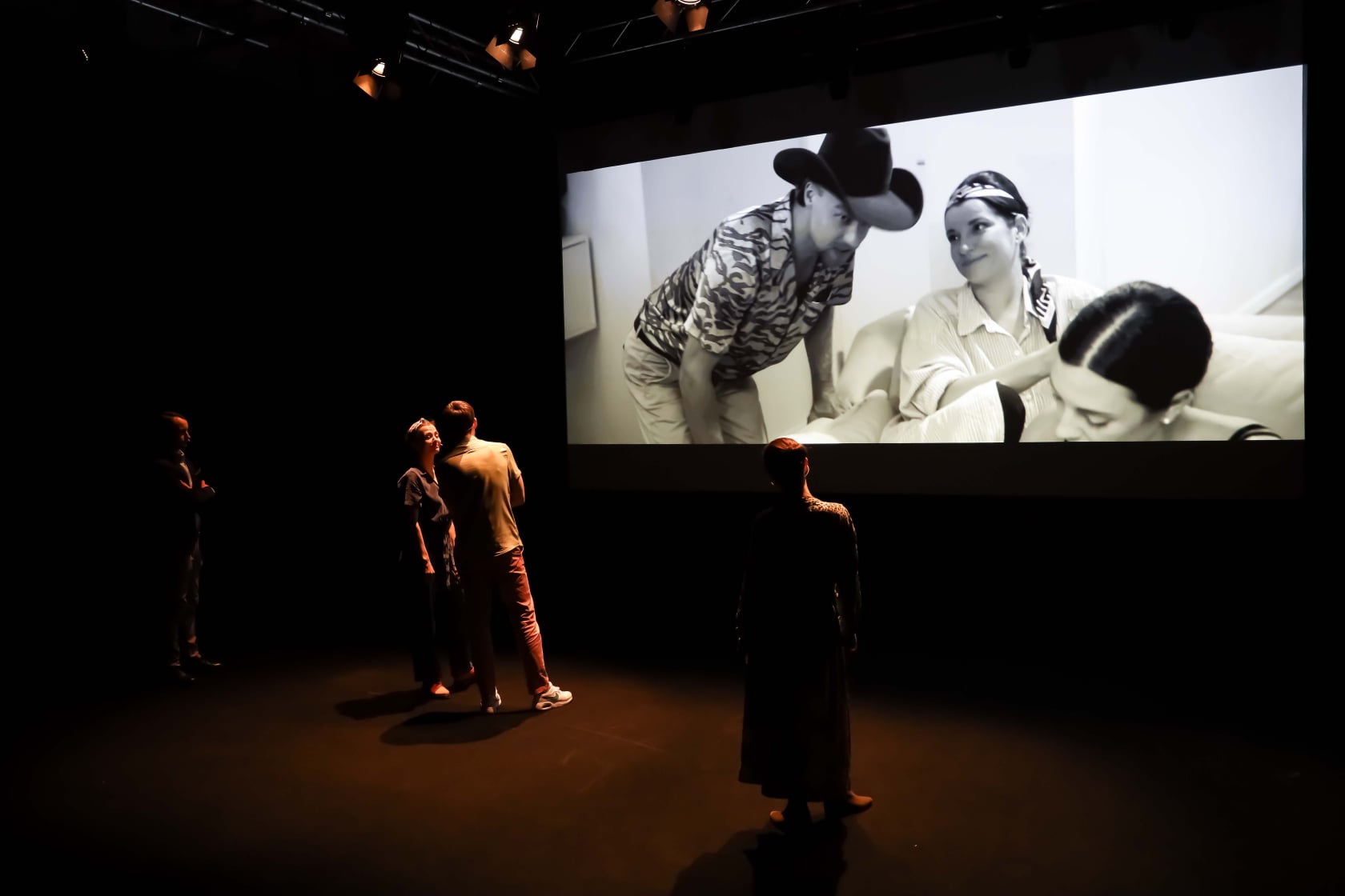 Skats no izrādes "Vasarnieki // Foto – Kate Gecēviča