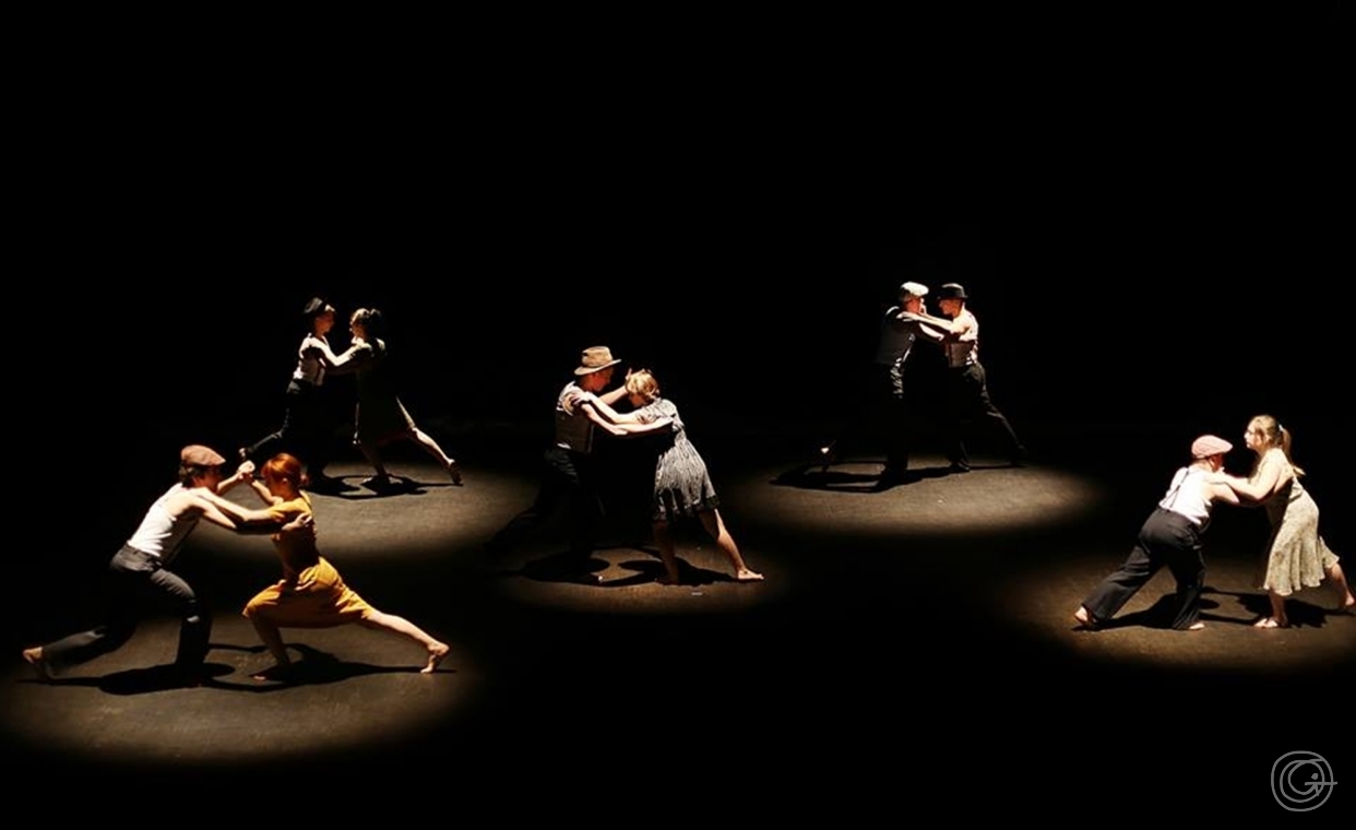 Skats no poļu "CHOREA" teātra izrādes "Vidomi" // Publicitātes foto