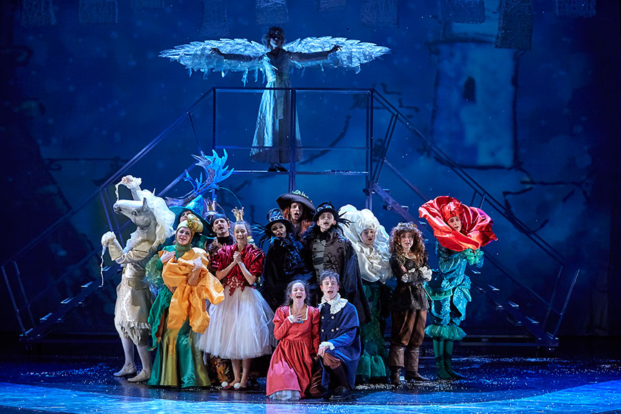 Skats no Rīgas Krievu teātra izrādes "Sniega karaliene" // Foto – Aigars Altenbergs