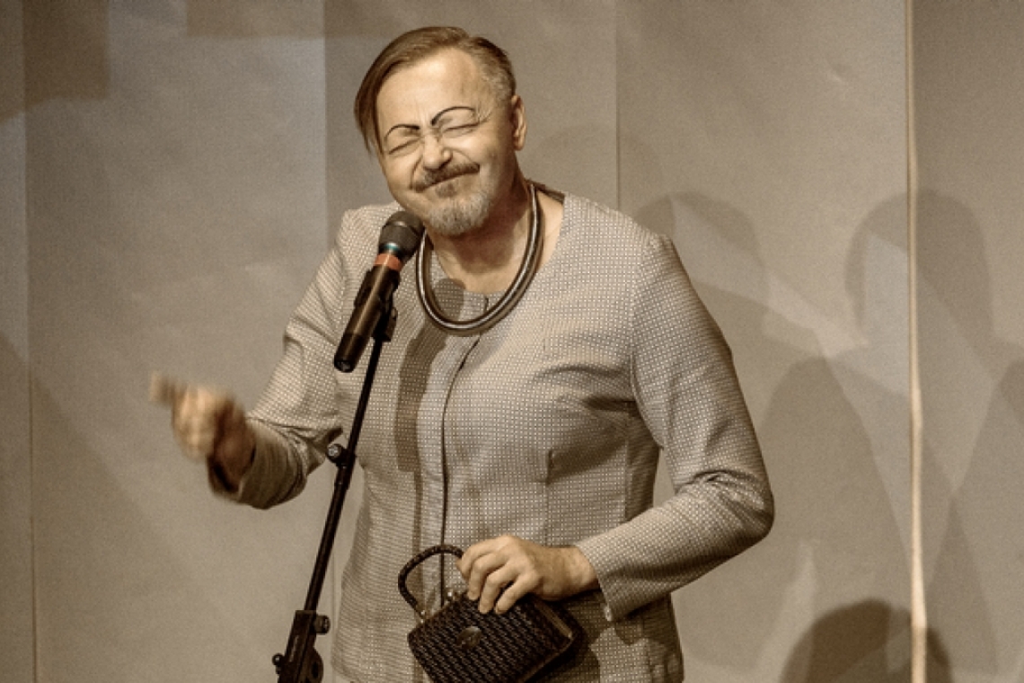 Skats no izrādes "Mamma Drosme"
